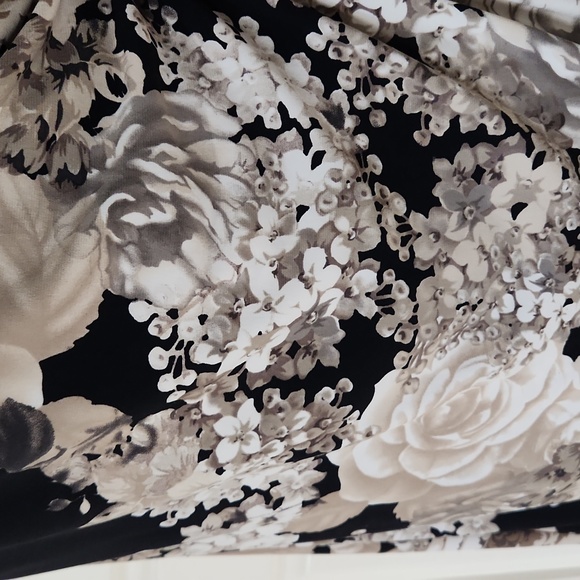 Faux Wrap-Front Keyhole Floral Dress - Picture 3 of 10